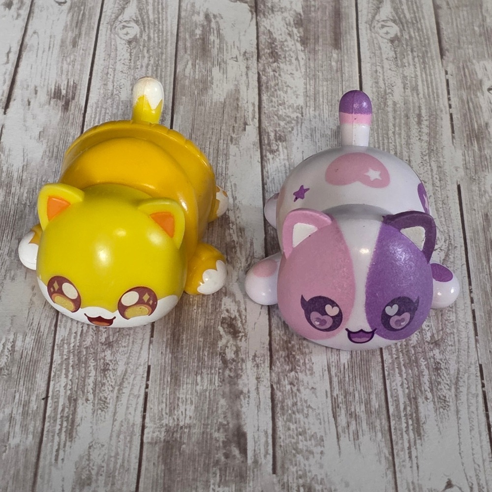 Aphmau MeeMeows Cat Figures Lot of 2 Noi Yellow Hoodie Pink Purple Hearts Stars